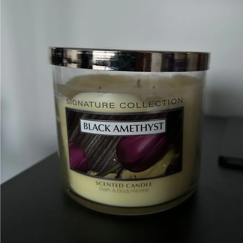 Bath and Body signature collection black amethyst candle
